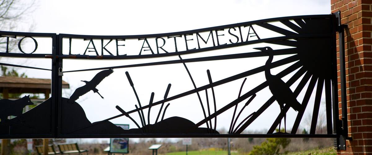 Lake Artemesia which includes signage