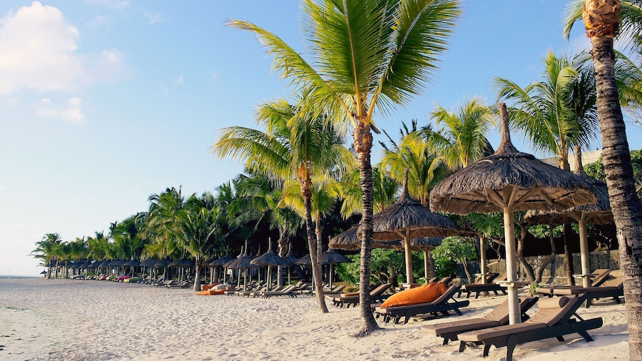 DEW25G Belle Mare beach by sunrise in Mauritius