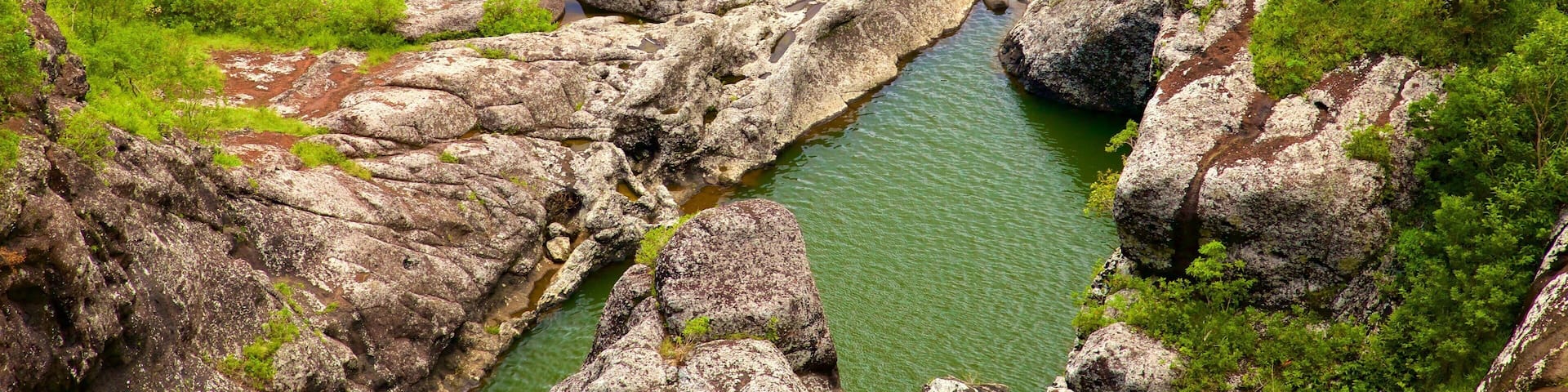 Tamarind Falls which includes a gorge or canyon and a lake or waterhole