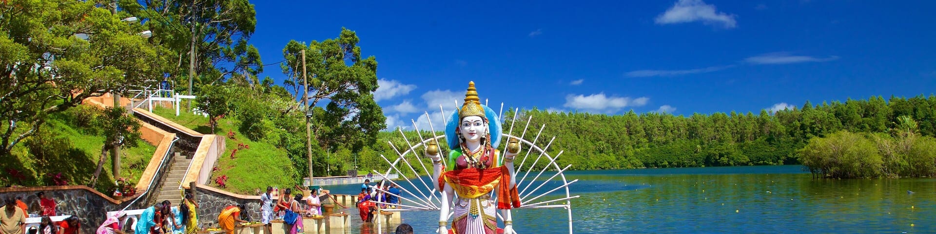 Ganga Talao showing a statue or sculpture, a lake or waterhole and religious aspects