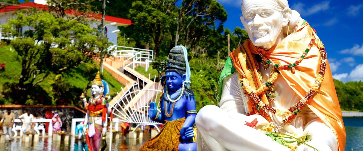 Mauritius featuring a statue or sculpture, religious aspects and a temple or place of worship