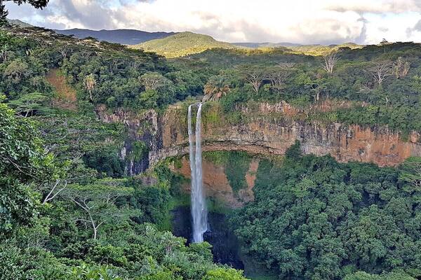 We planned to stop here for a couple of minutes but ended up staring out at this scene for much longer. Hike up the 50 or so stairs to the right of the parking lot for an even better view than what you see from the main viewpoint below!
#chamarel #mauritius #waterfall #beautifuldestination
