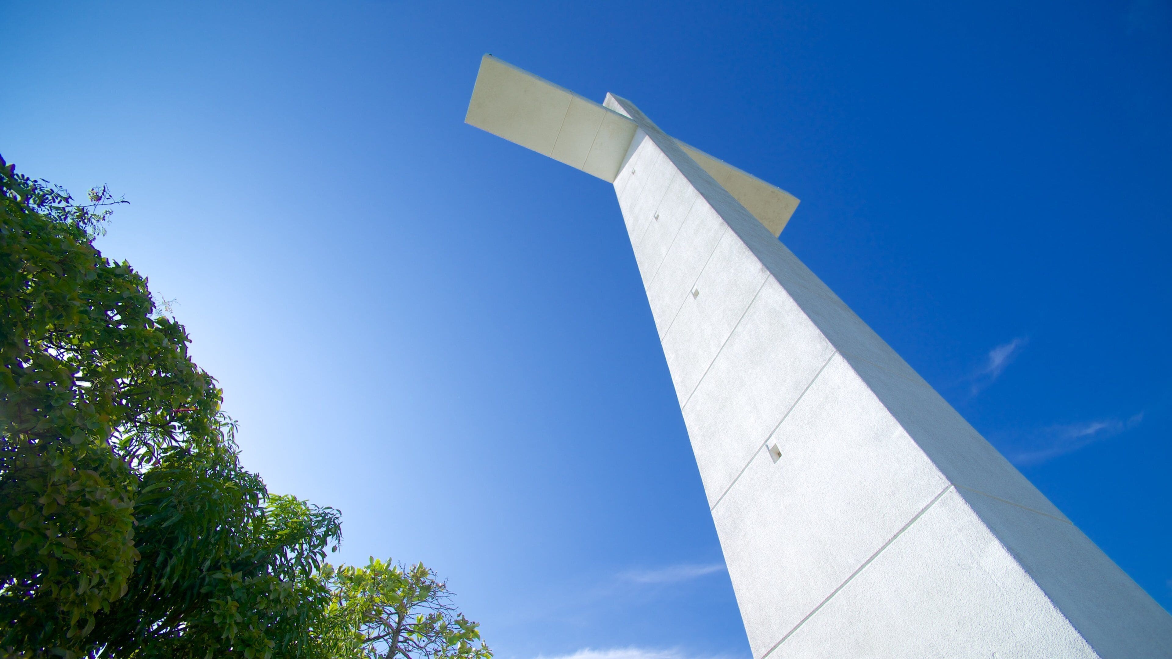 Capilla de la Paz som inkluderer religiøse elementer og monument