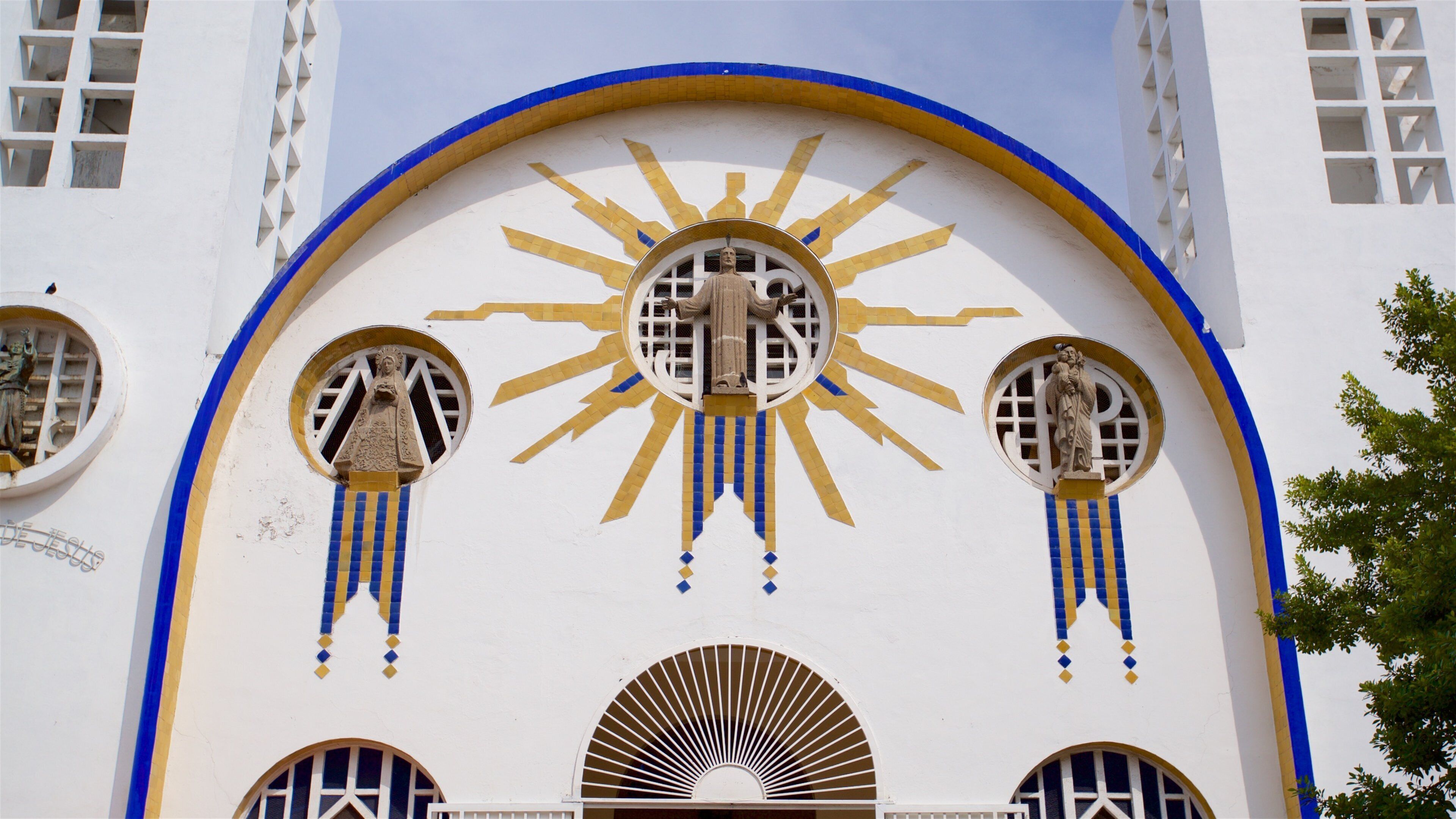 La Catedral mostrando una iglesia o catedral