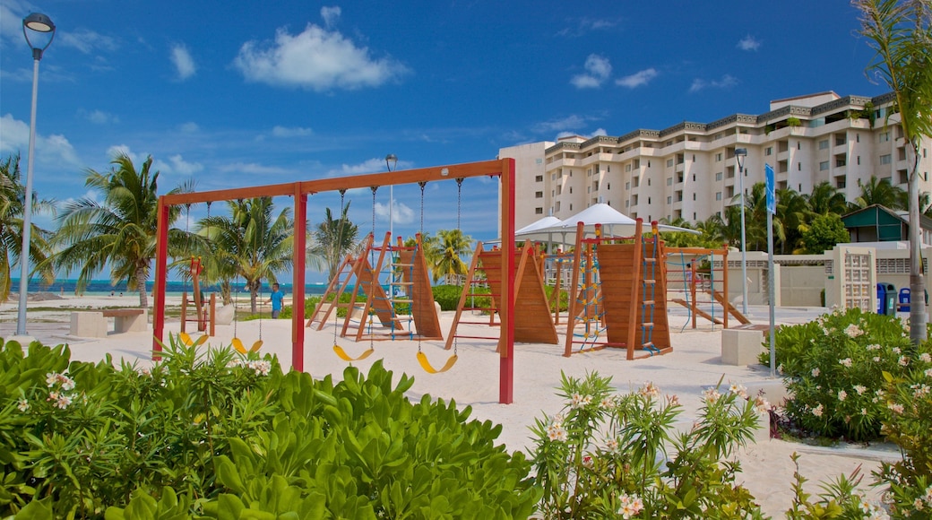Langosta Beach which includes a playground