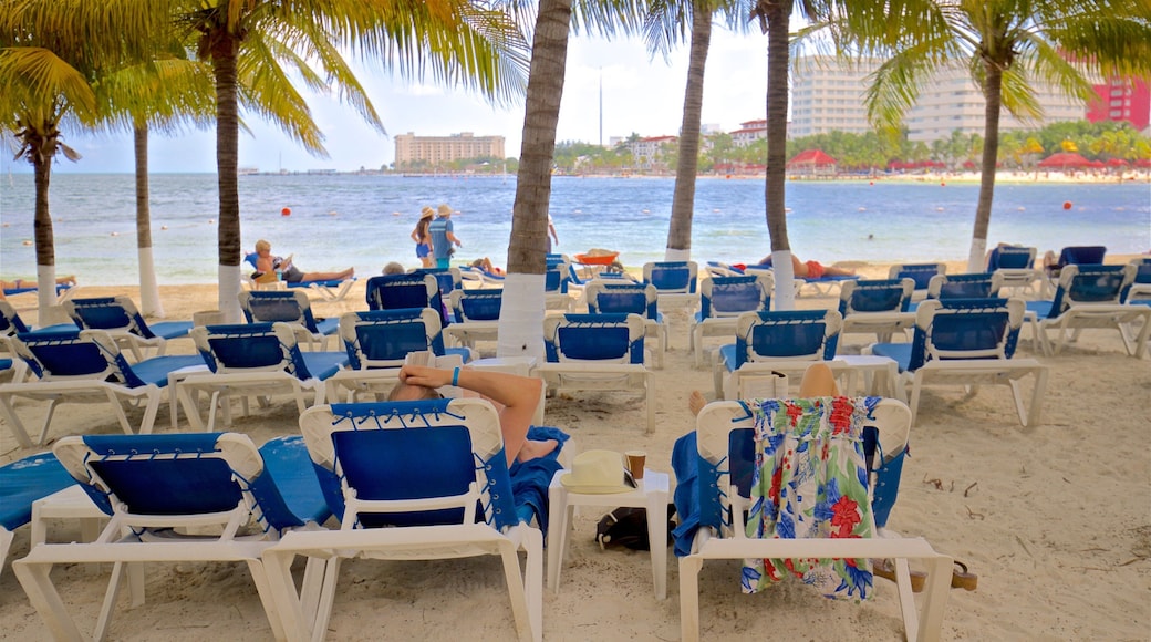 Playa Linda which includes general coastal views, tropical scenes and a sandy beach