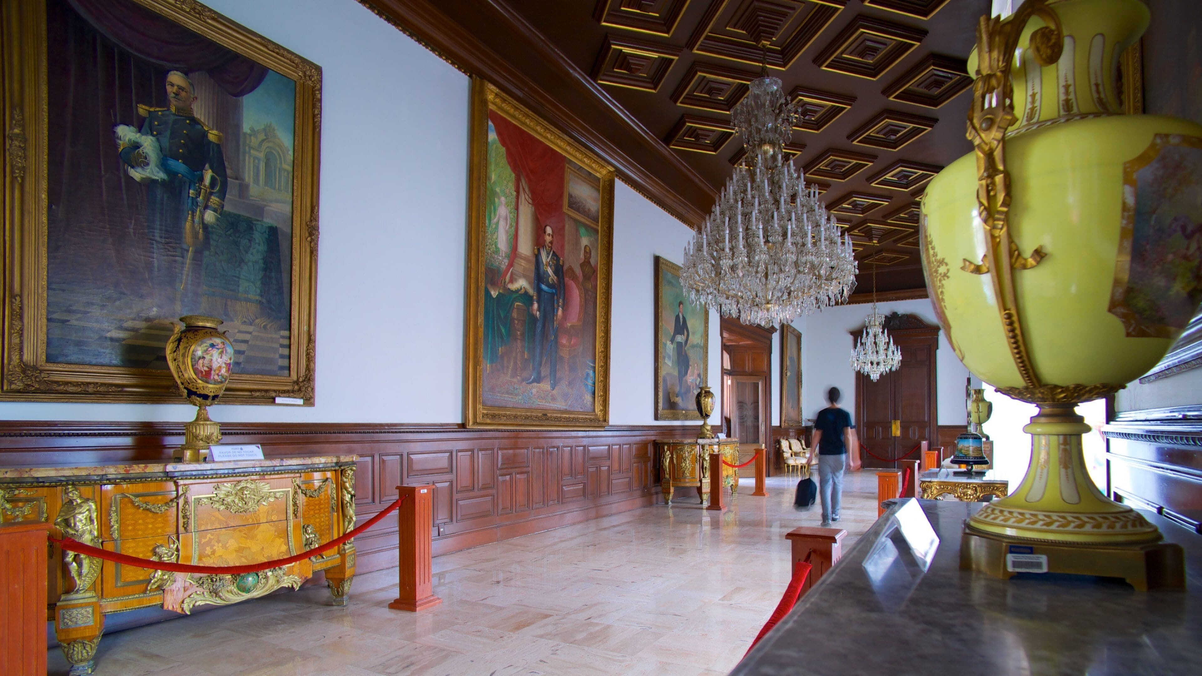 Palacio de Gobierno featuring interior views, a castle and art