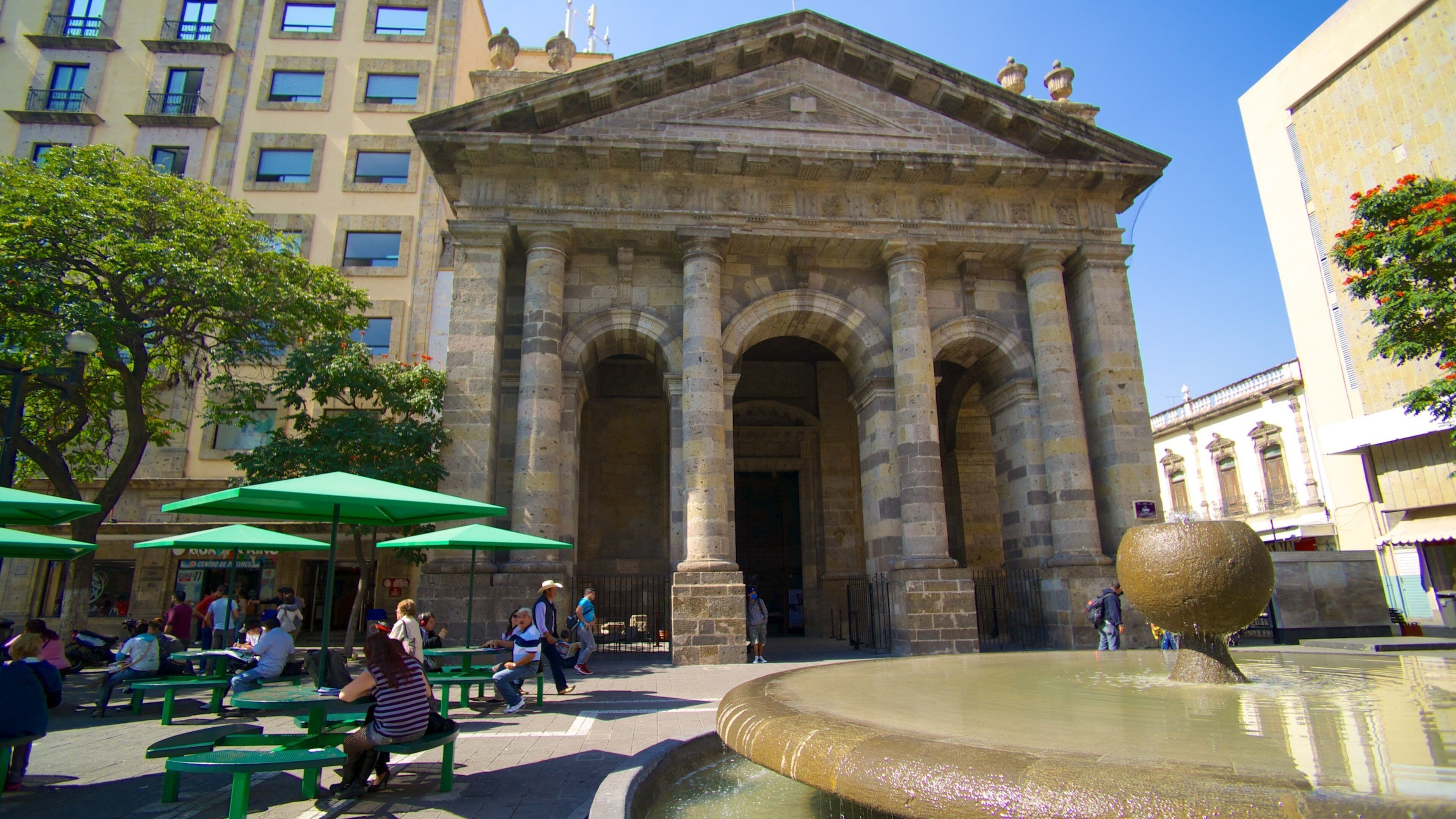 Biblioteca Octavio Paz featuring a fountain, heritage architecture and an administrative buidling