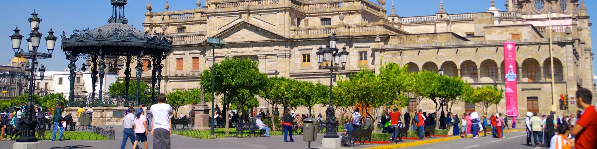 Plaza de Armas which includes a city, a square or plaza and a church or cathedral