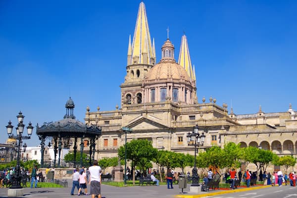 Plaza de Armas which includes a city, a square or plaza and a church or cathedral