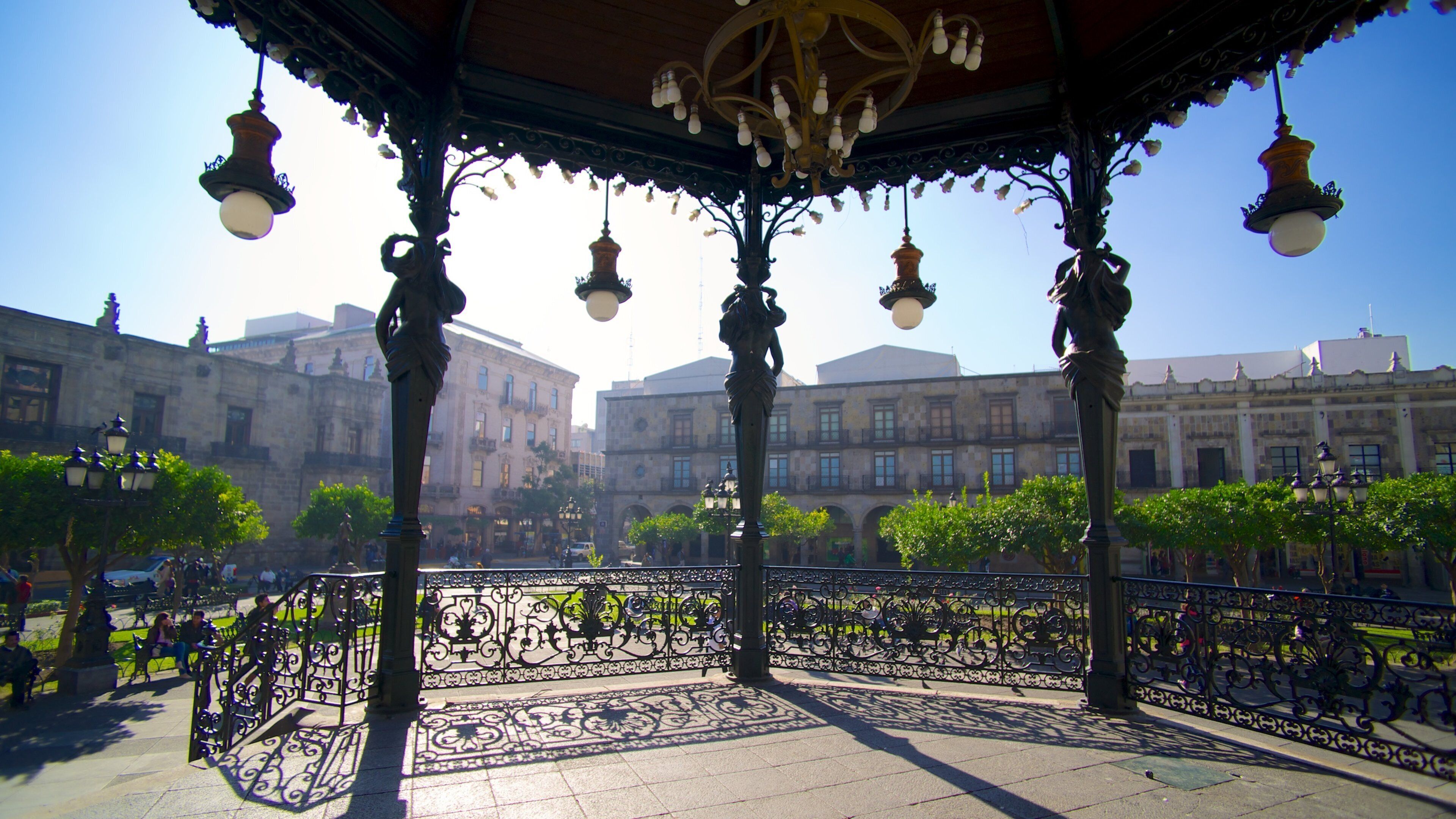 Plaza de Armas showing street scenes and a city