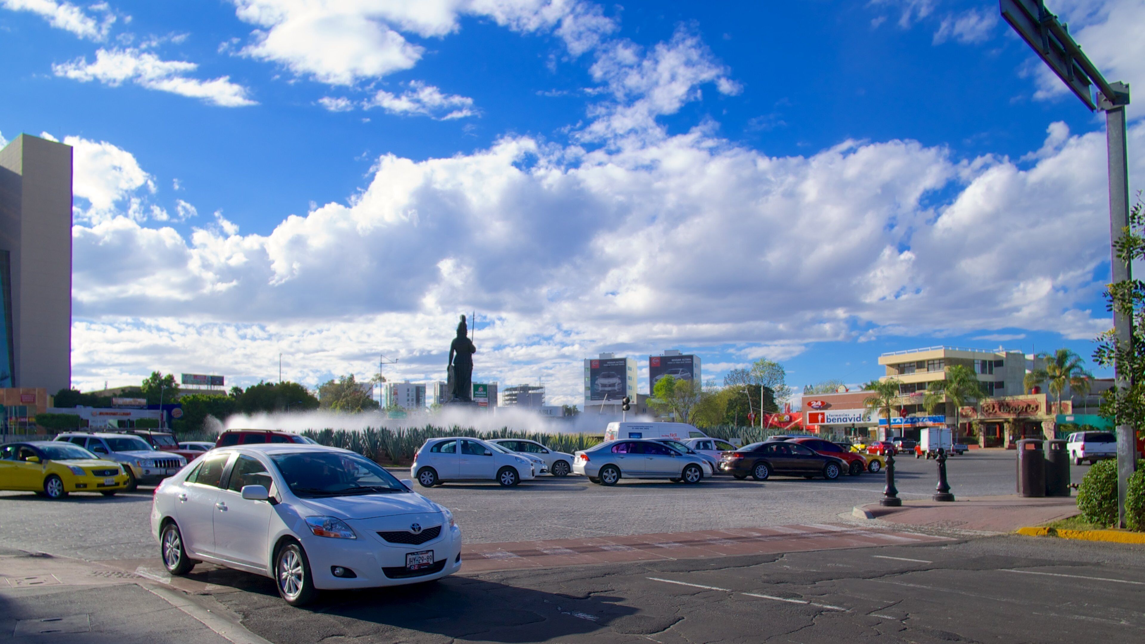 La Minerva showing a city and street scenes