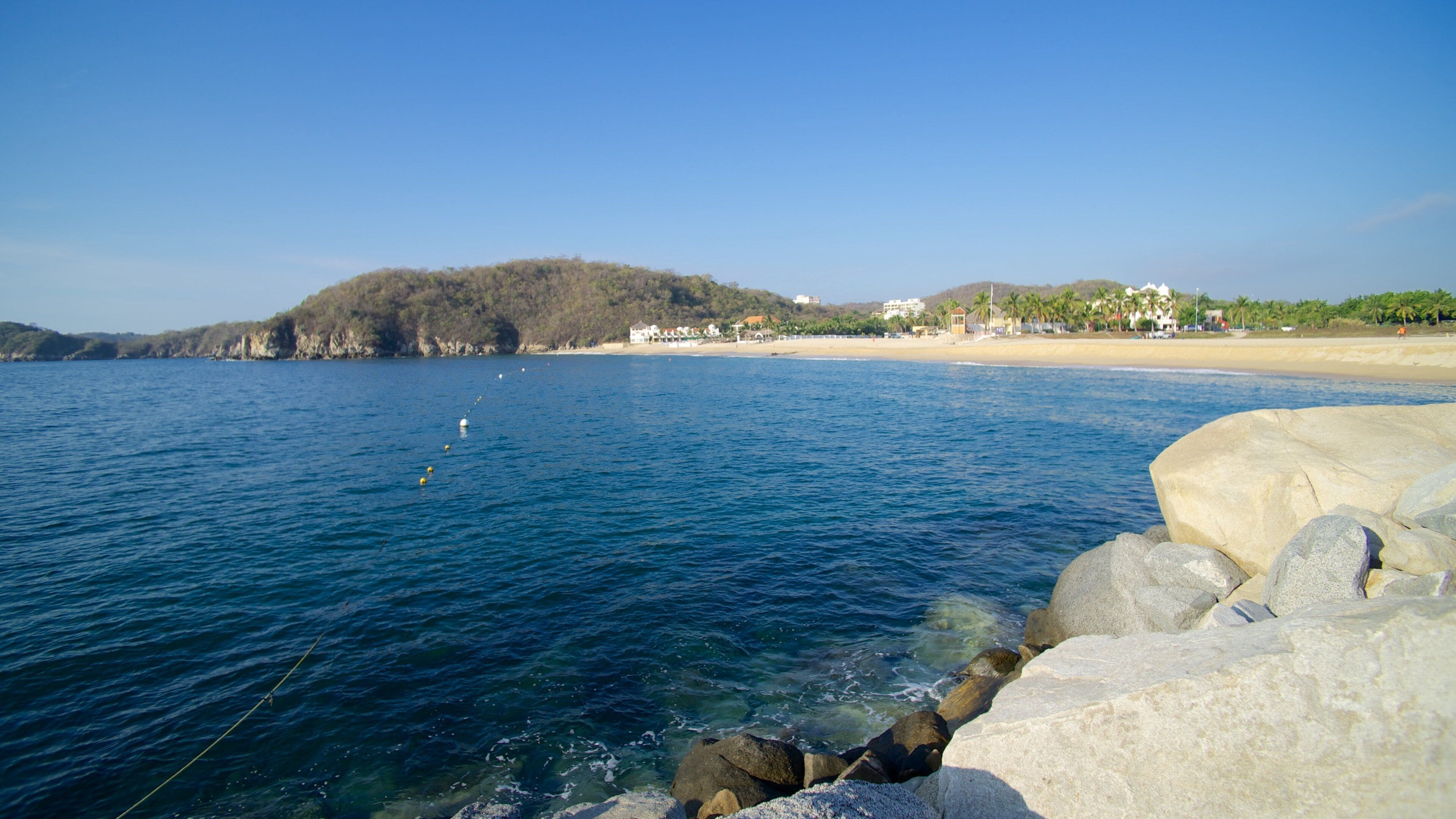 Chahue Beach showing general coastal views