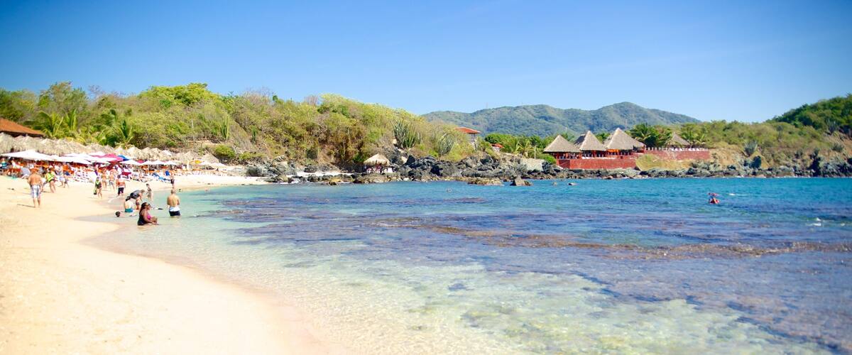 Ixtapa Island som visar en sandstrand