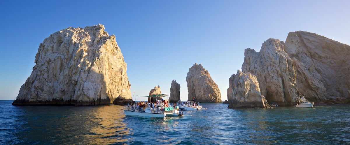 Land\'s End showing general coastal views, boating and rugged coastline