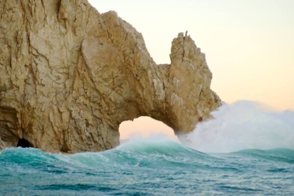 El Arco que incluye surf y costa rocosa