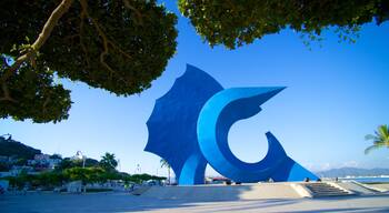 Zocalo which includes outdoor art and a square or plaza