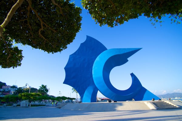 Zocalo som inkluderar ett torg och utomhuskonst