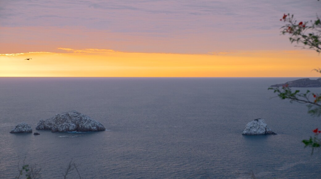 El Faro fyrtårn fasiliteter samt kyst, landskap og solnedgang
