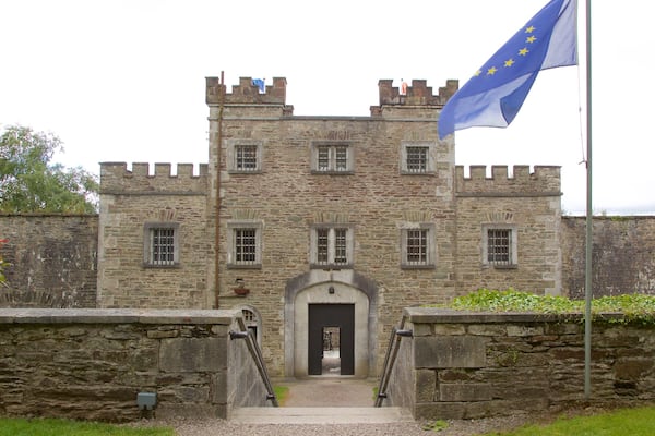 Cork City Gaol montrant patrimoine architectural, bĂątiment public et patrimoine historique