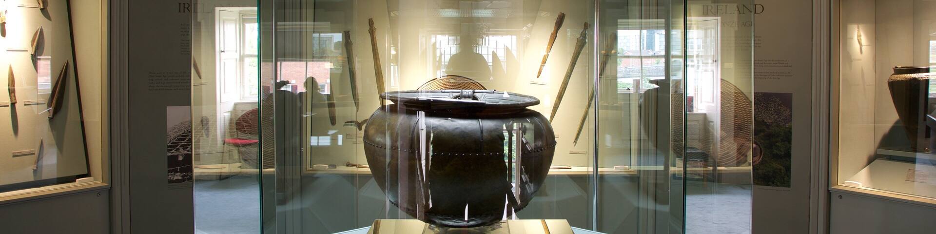 Hunt Museum which includes heritage elements and interior views