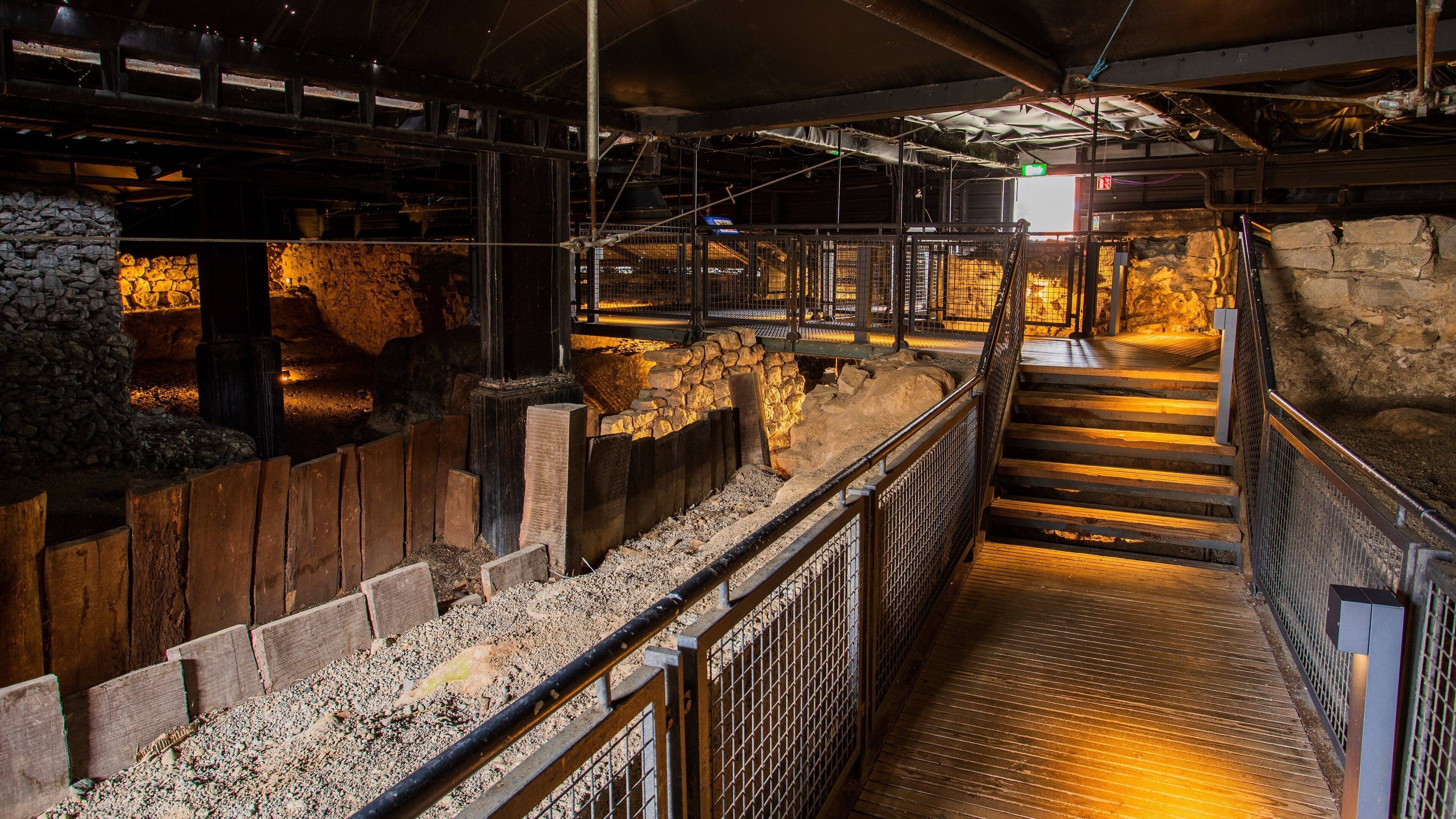 King John\'s Castle showing interior views