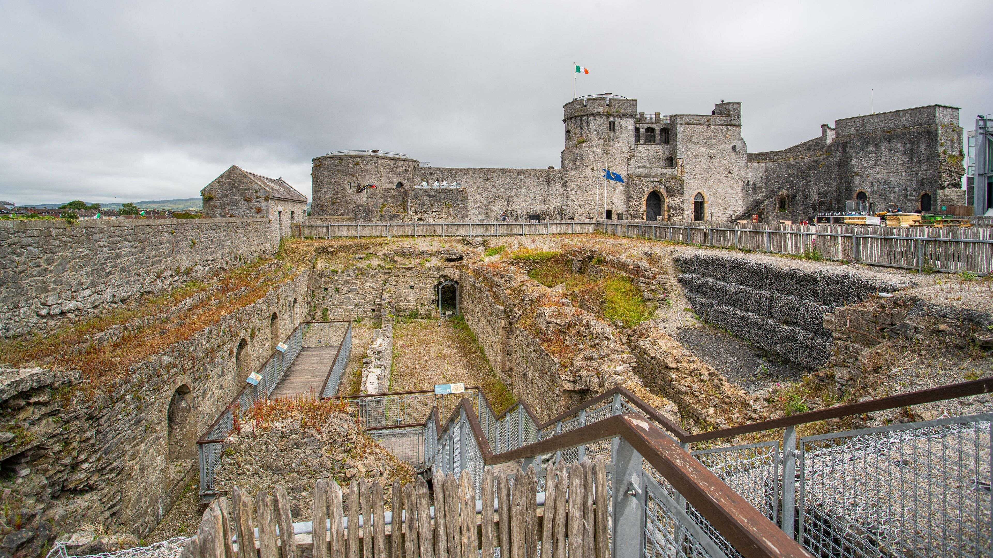 King John\'s Castle which includes a castle, heritage architecture and building ruins