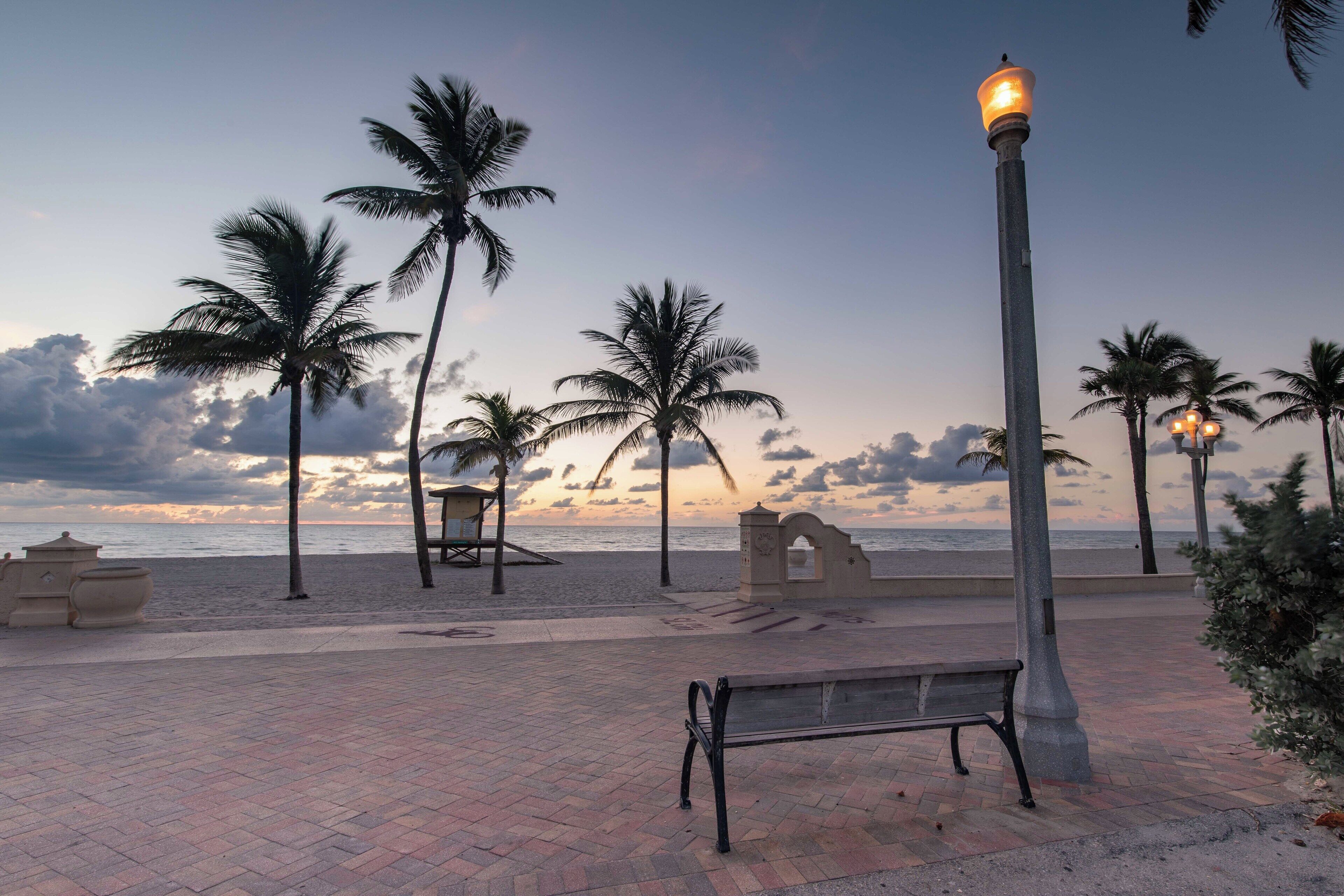 I peddle my bike early in the morning and found this composition very cool. I grab this image. It was an absolutely gorgeous, quiet, peaceful scene.