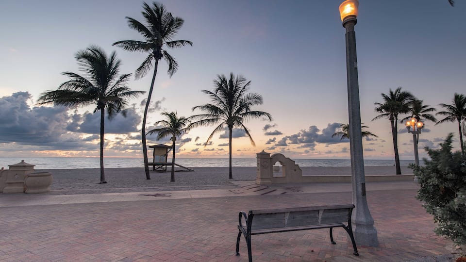 I peddle my bike early in the morning and found this composition very cool. I grab this image. It was an absolutely gorgeous, quiet, peaceful scene.