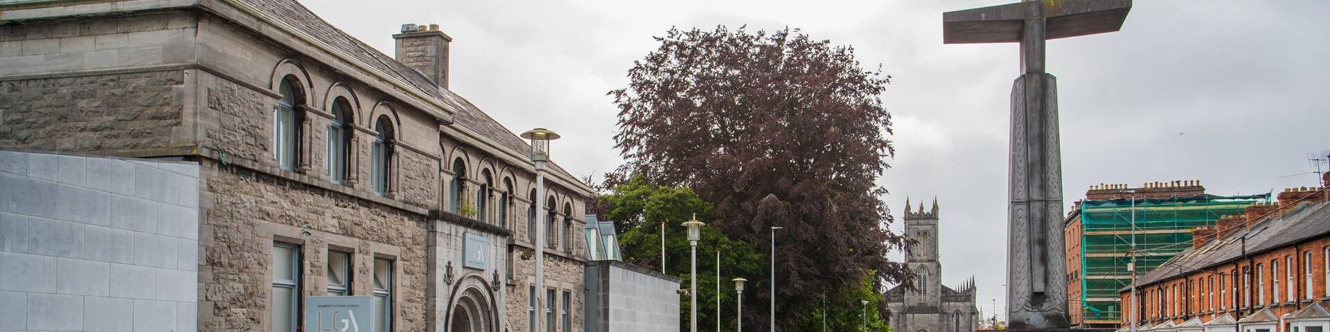 Limerick City Gallery of Art showing heritage architecture
