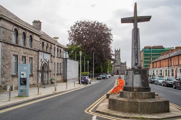 Limerick City Gallery of Art showing heritage architecture
