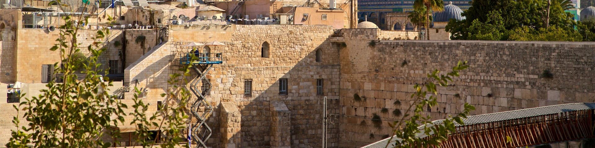 Mur Ouest montrant ville et patrimoine architectural
