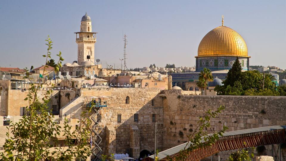 Muro das Lamentações caracterizando arquitetura de patrimônio e uma cidade