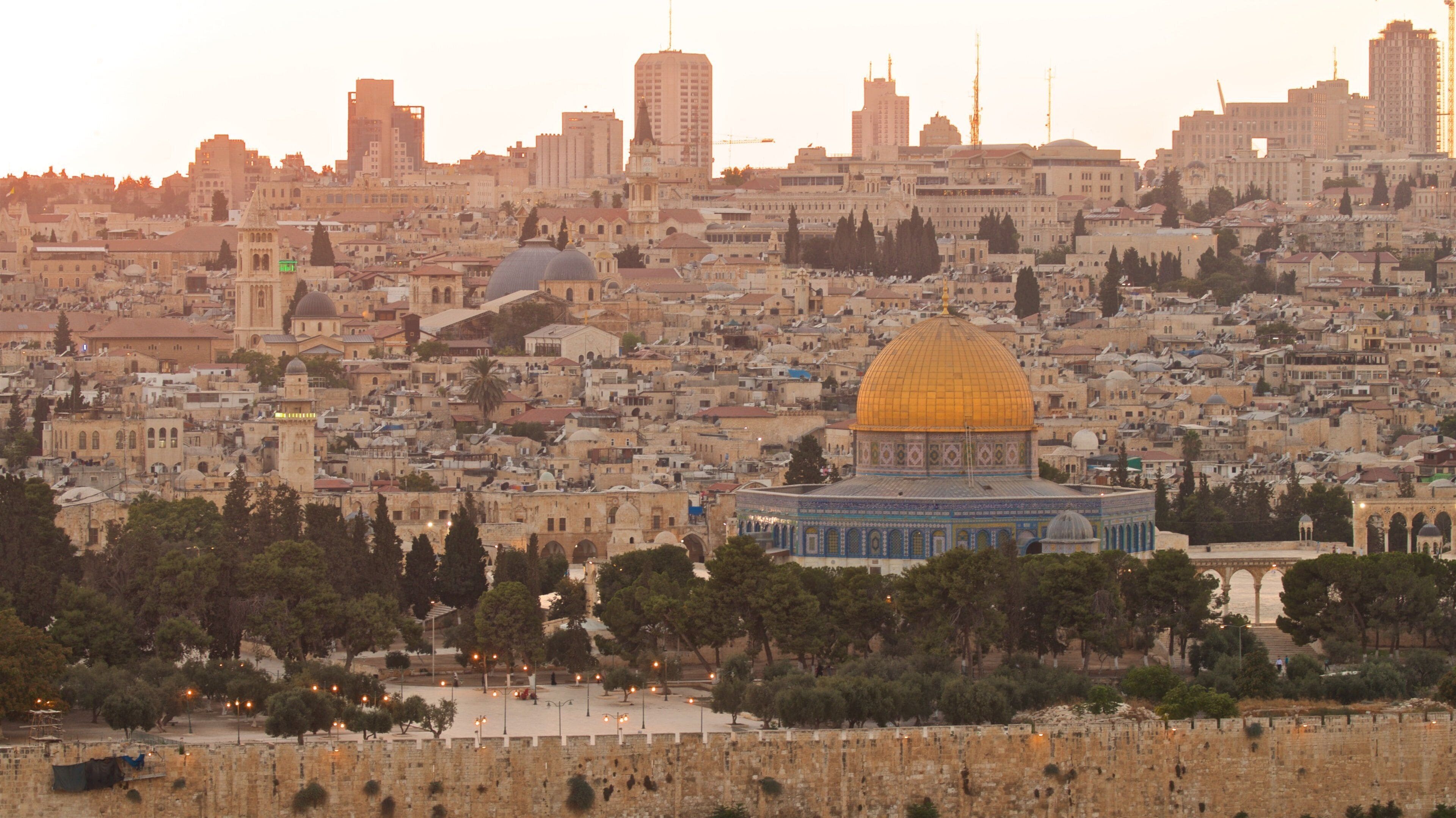 Mont du Temple mettant en vedette ville, panoramas et coucher de soleil
