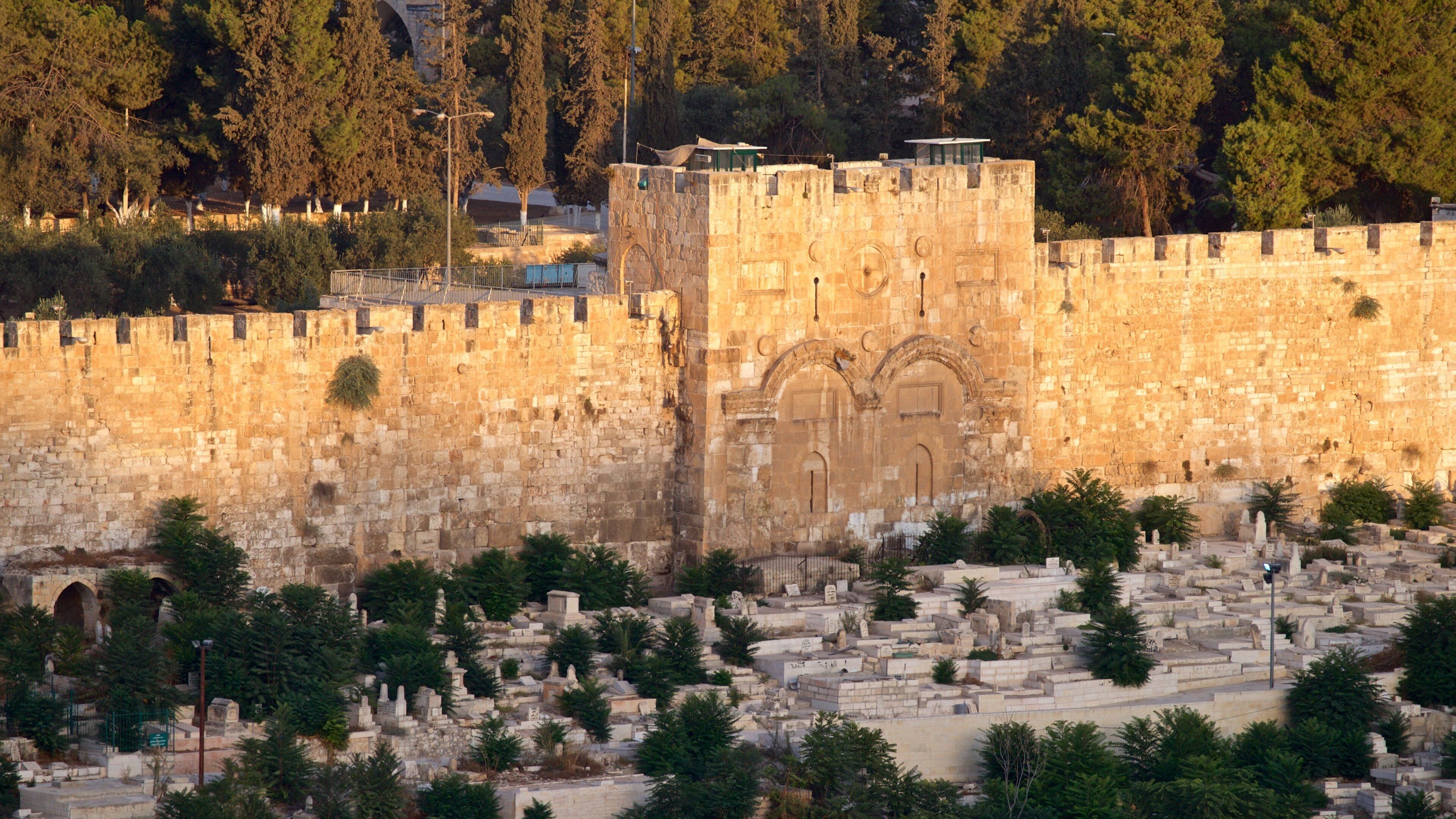 Golden Gate showing heritage architecture and chateau or palace