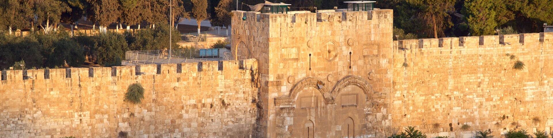 Golden Gate showing heritage architecture and chateau or palace