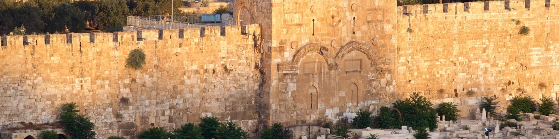 Golden Gate showing heritage architecture and chateau or palace