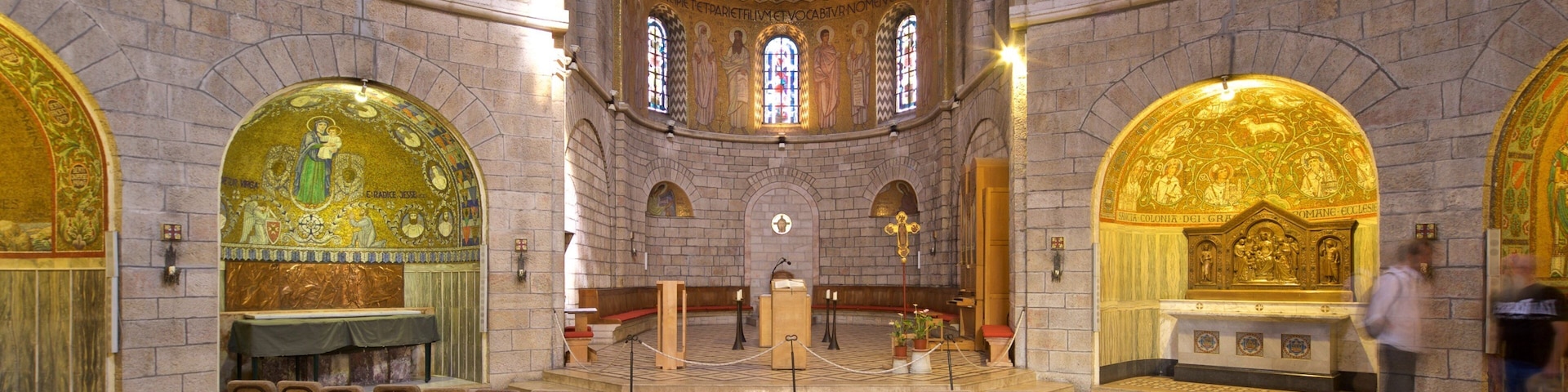 Dormitio-Abtei mit einem Geschichtliches, Kirche oder Kathedrale und Innenansichten