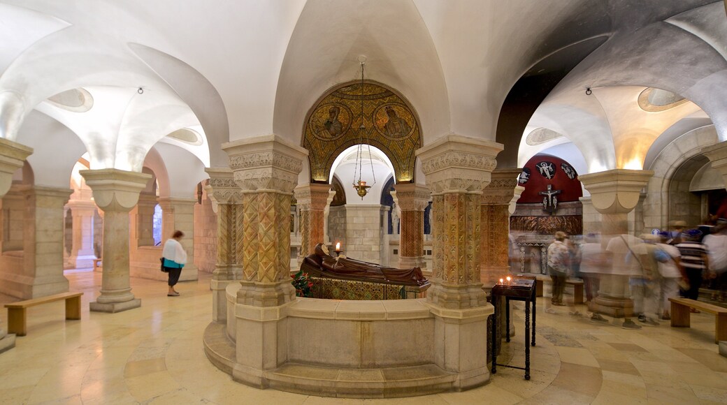 Abadía Dormition ofreciendo vistas interiores y elementos del patrimonio