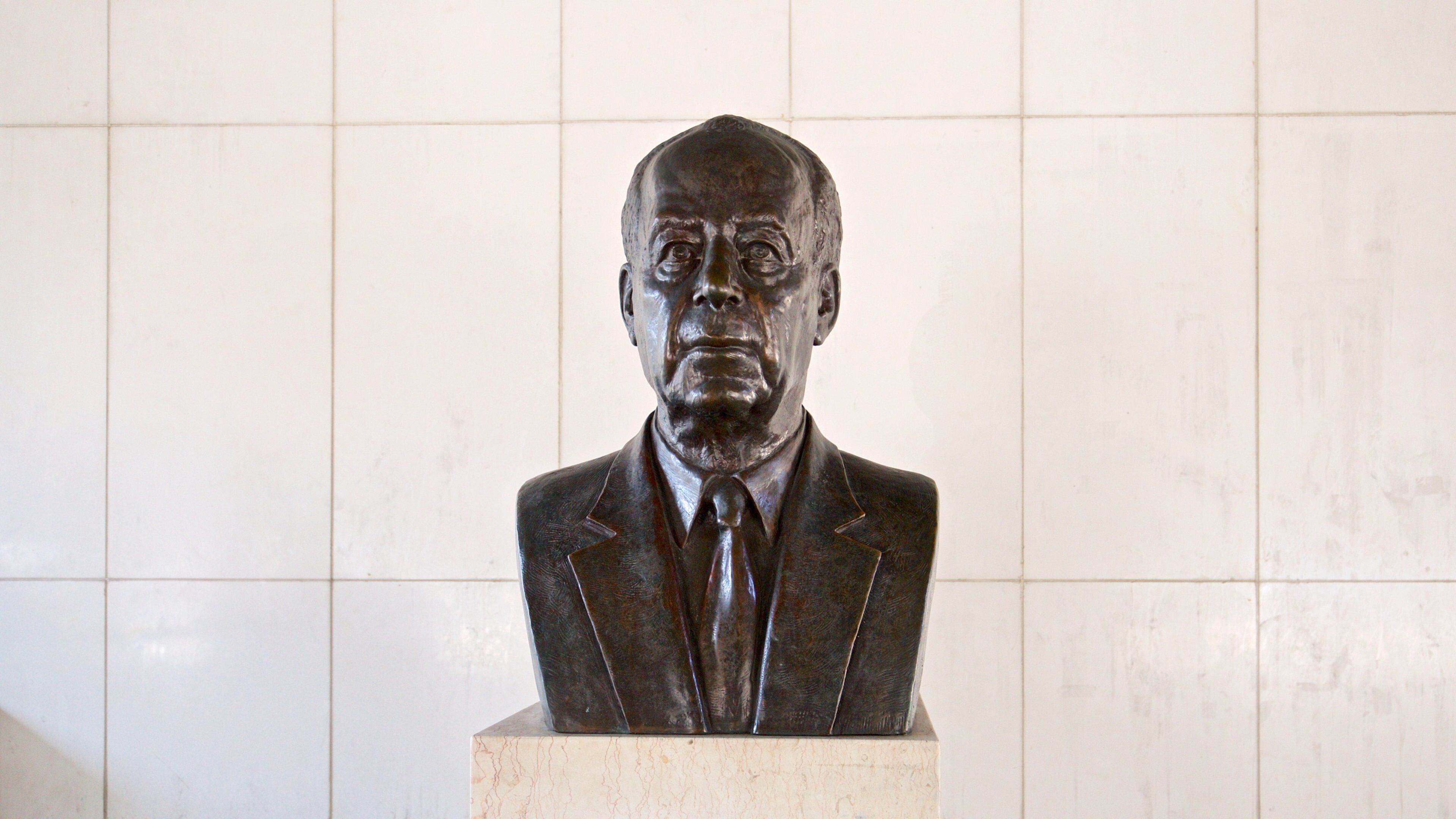 อนุสรณ์ Rabin เนื้อเรื่องที่ อนุสาวรีย์หรือรูปปั้น