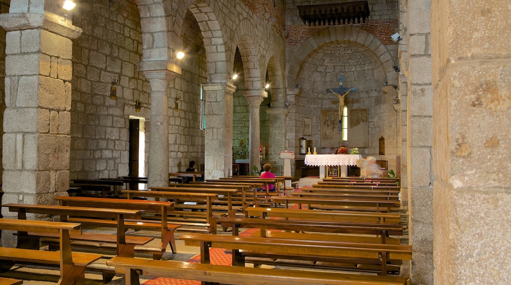 Basílica de San Simplicio que inclui arquitetura de patrimônio, vistas internas e elementos religiosos