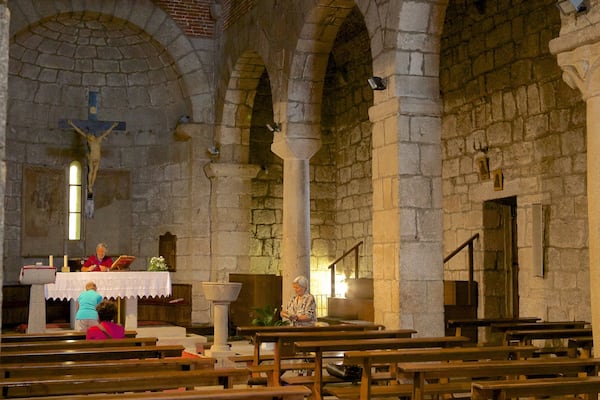 San Simplicio som inkluderar historisk arkitektur, interiörer och religiösa element