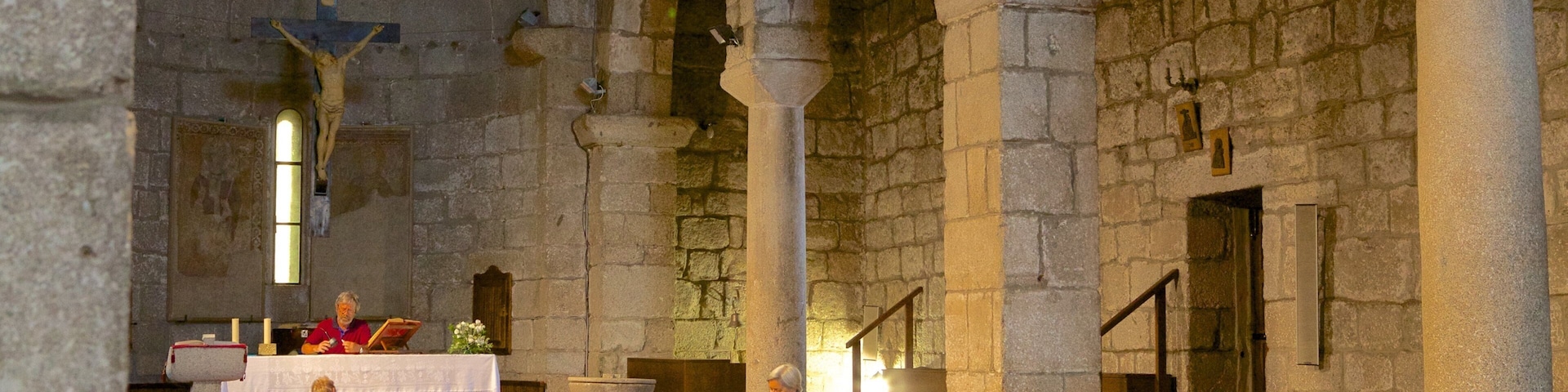 Basílica de San Simplicio mostrando uma igreja ou catedral, vistas internas e elementos religiosos