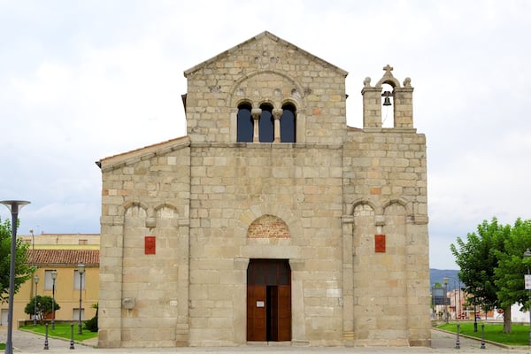 Basilique San Simplicio qui includes patrimoine architectural, église ou cathédrale et éléments religieux
