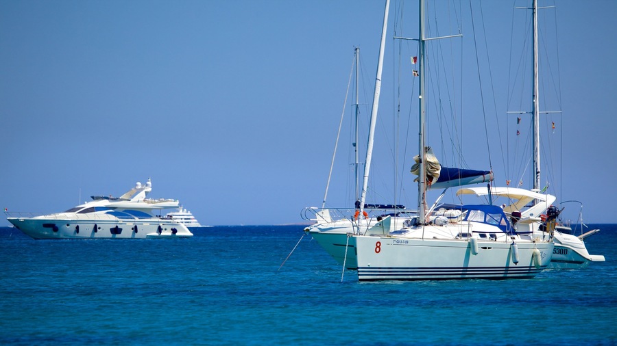 Le Saline Beach featuring boating