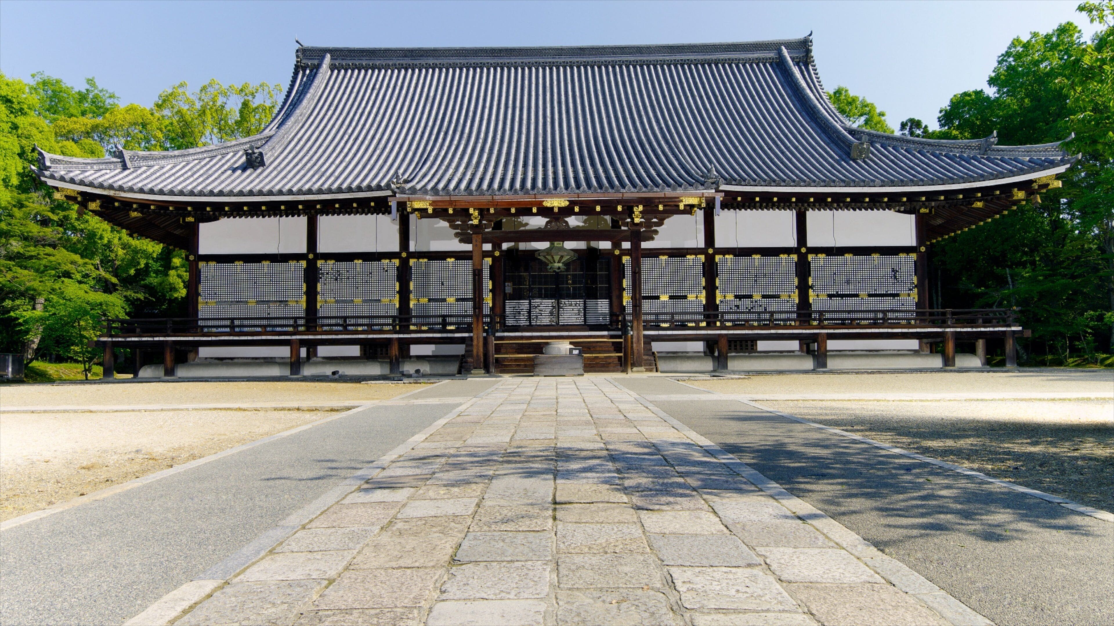 Ninnaji Temple featuring religious elements and a temple or place of worship