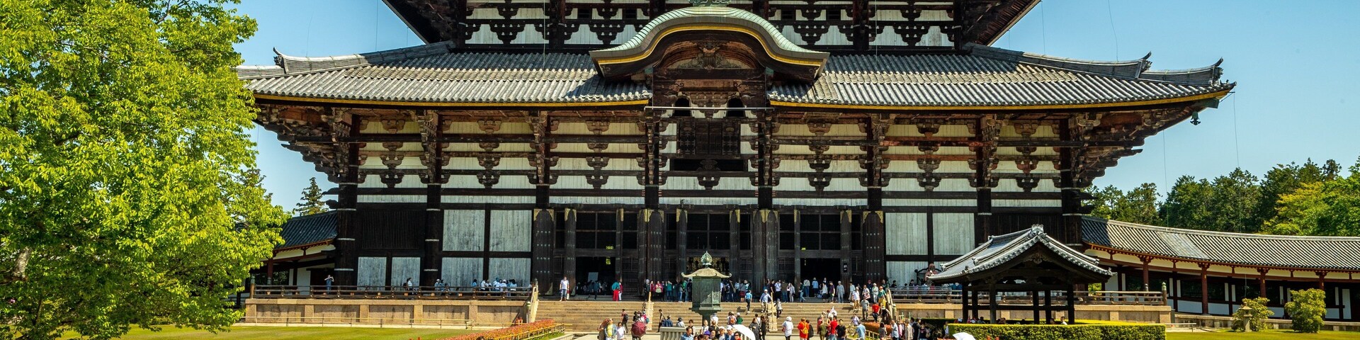 Todaiji Temple which includes street scenes, a temple or place of worship and heritage architecture
