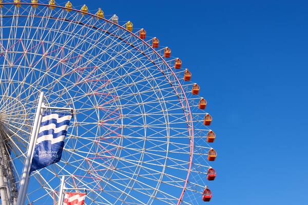 Tempozan Giant Ferris Wheel which includes rides