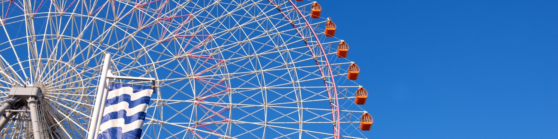 Tempozan Giant Ferris Wheel which includes rides