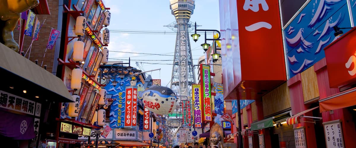 Tour Tsūtenkaku mettant en vedette scènes de rue et ville